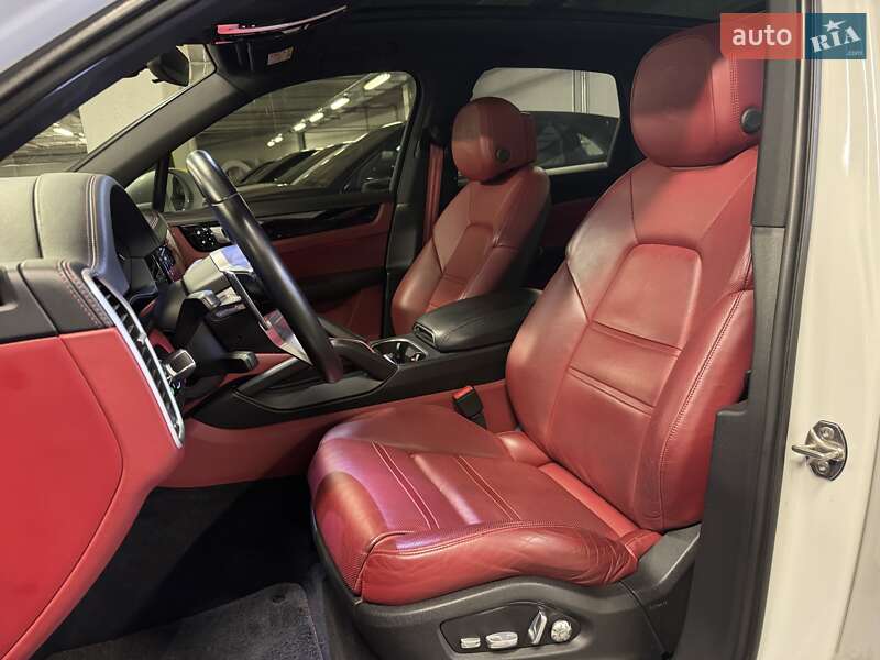 Внедорожник / Кроссовер Porsche Cayenne 2019 в Киеве