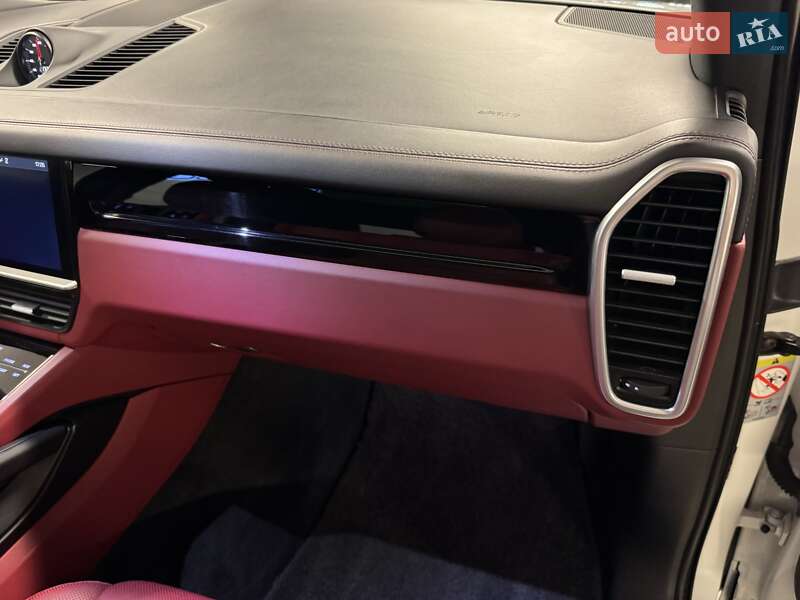 Внедорожник / Кроссовер Porsche Cayenne 2019 в Киеве