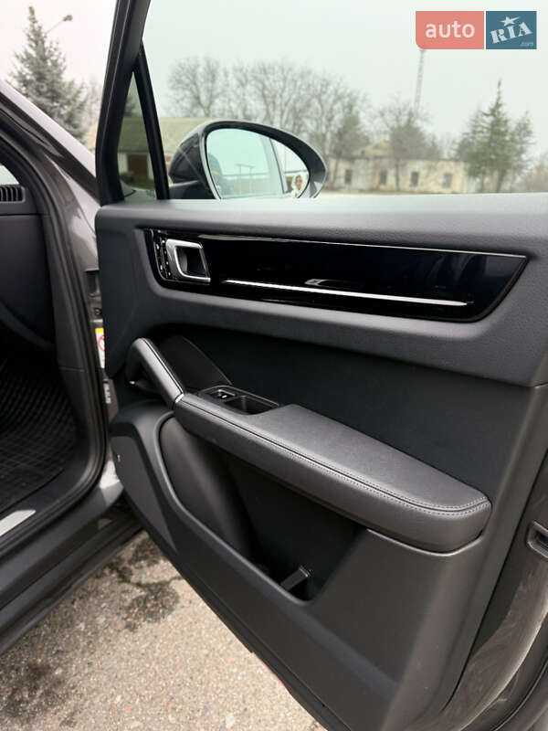 Внедорожник / Кроссовер Porsche Cayenne 2018 в Благовещенском фото 51 Внедорожник / Кроссовер Porsche Cayenne 2018 в Благовещенском