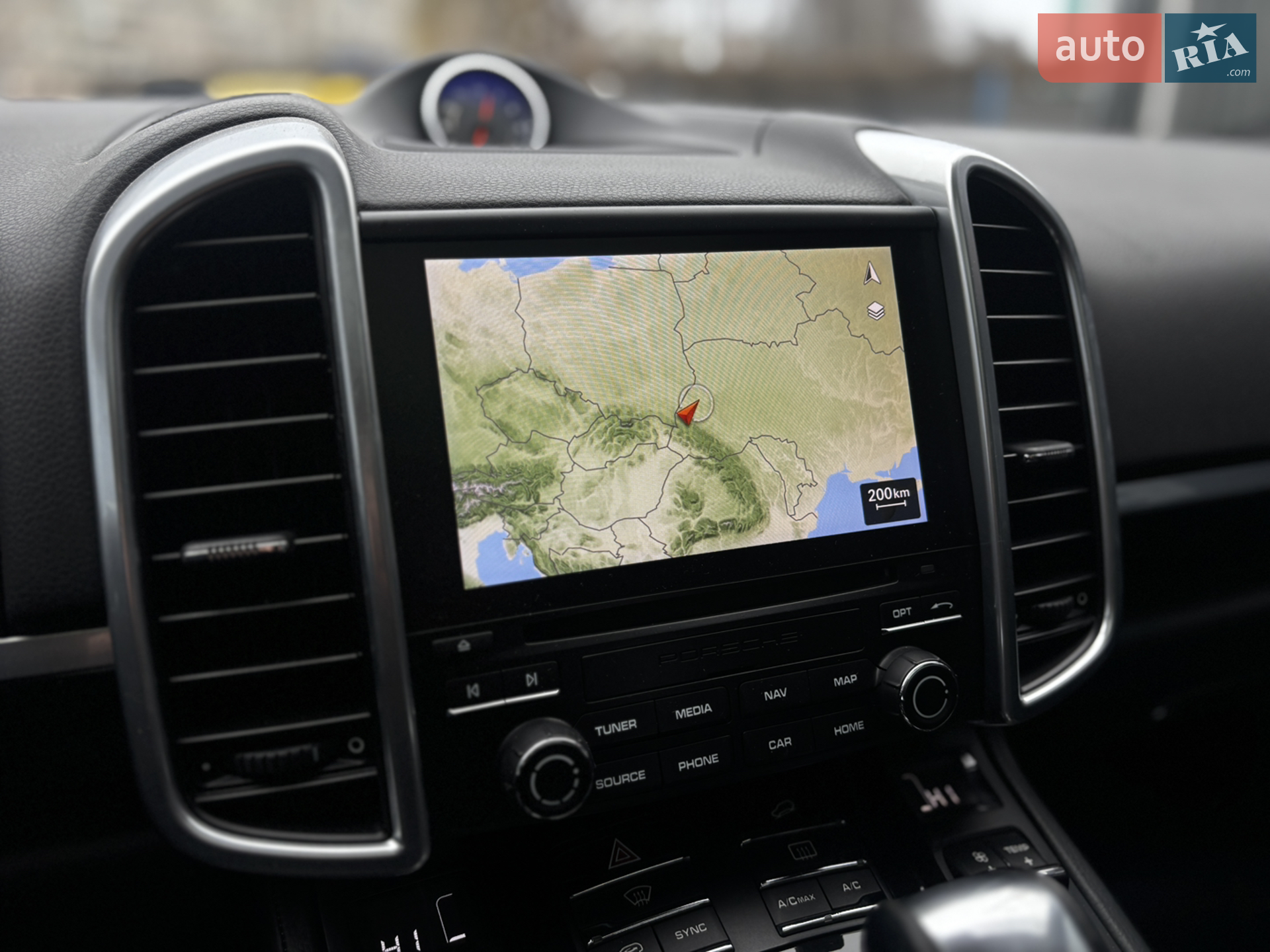 2016 Porsche Cayenne - мініатюра 22