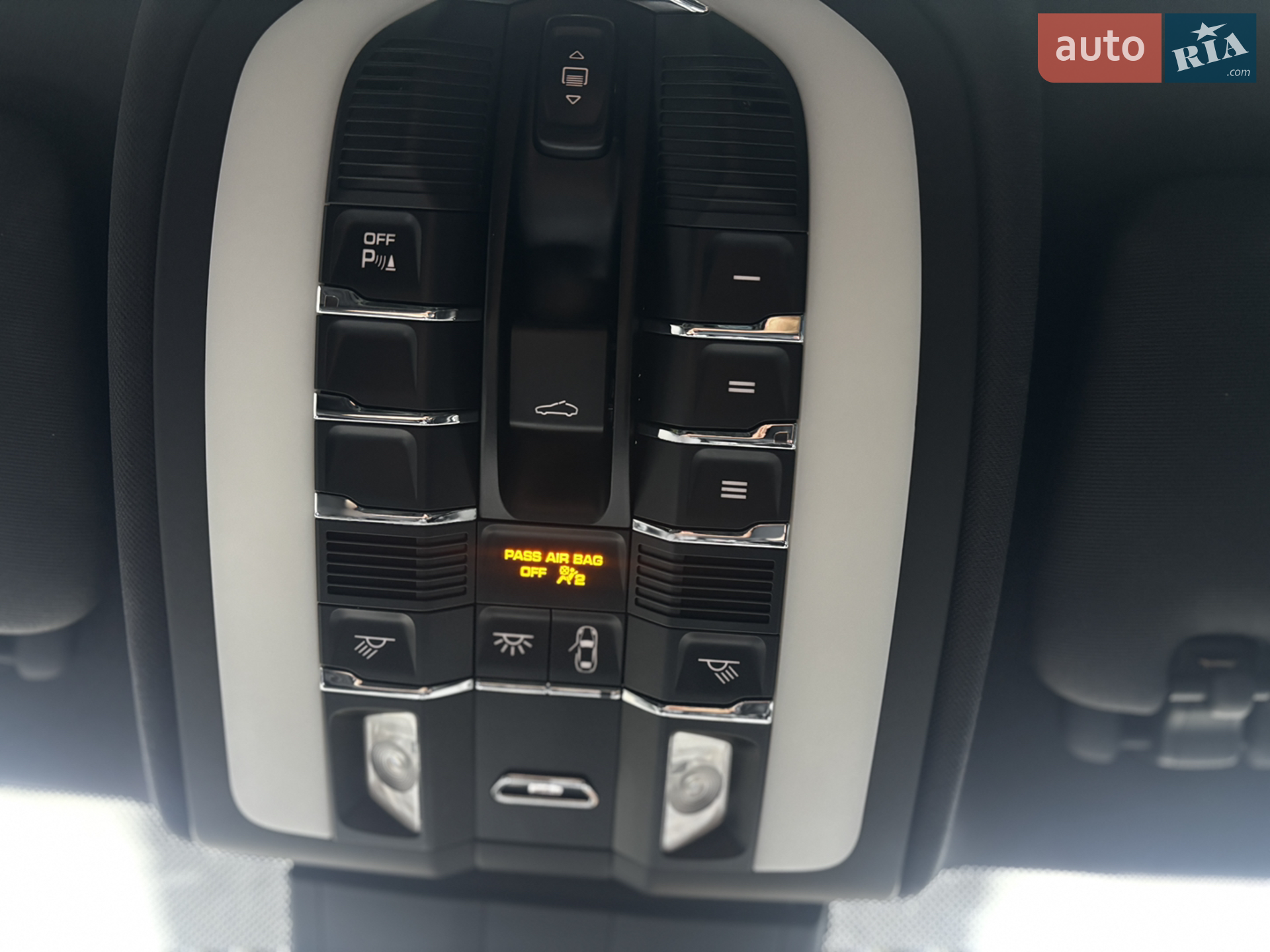 2016 Porsche Cayenne - мініатюра 28