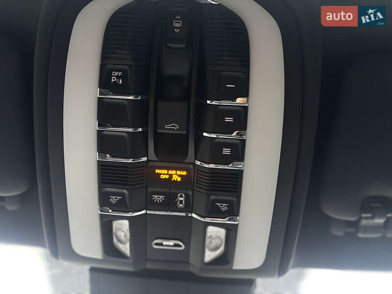 Внедорожник / Кроссовер Porsche Cayenne 2016 в Львове фото 28 Внедорожник / Кроссовер Porsche Cayenne 2016 в Львове