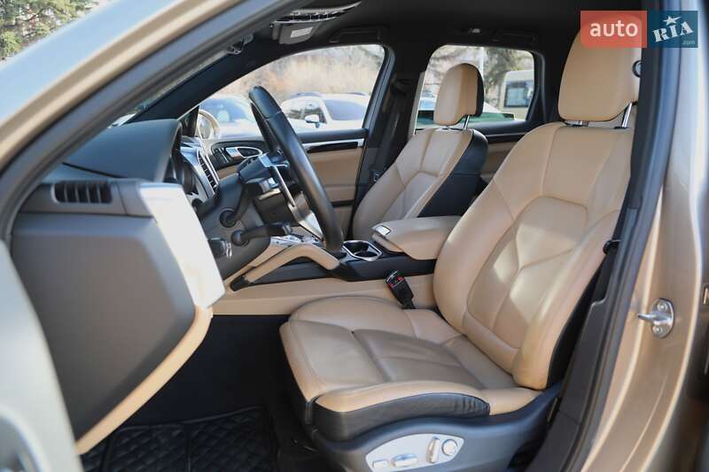 Внедорожник / Кроссовер Porsche Cayenne 2016 в Харькове