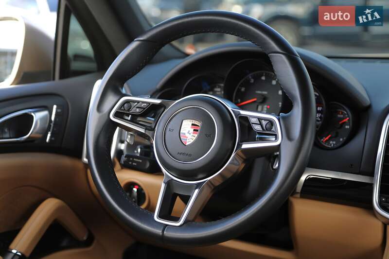 Внедорожник / Кроссовер Porsche Cayenne 2016 в Харькове