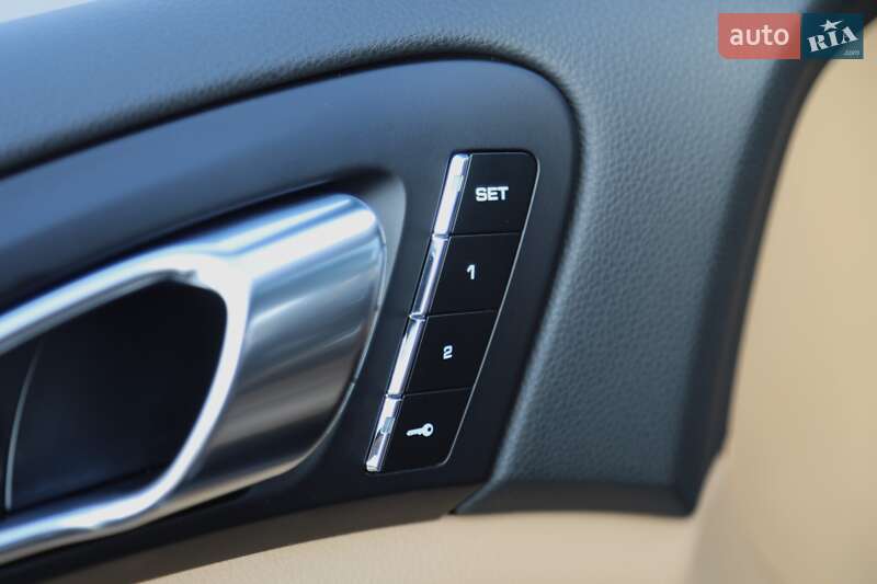 Внедорожник / Кроссовер Porsche Cayenne 2016 в Харькове