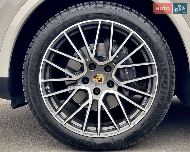 Внедорожник / Кроссовер Porsche Cayenne 2021 в Киеве
