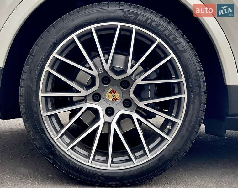 Внедорожник / Кроссовер Porsche Cayenne 2021 в Киеве