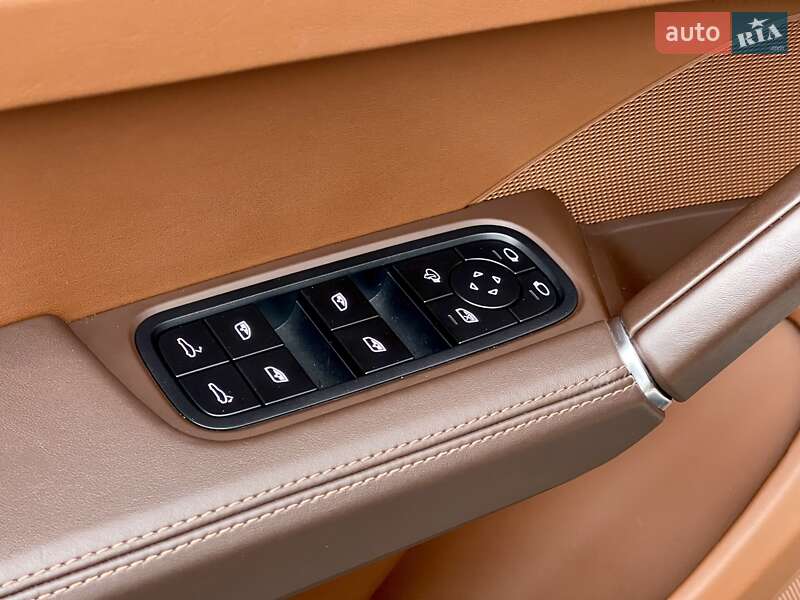 Внедорожник / Кроссовер Porsche Cayenne 2021 в Киеве