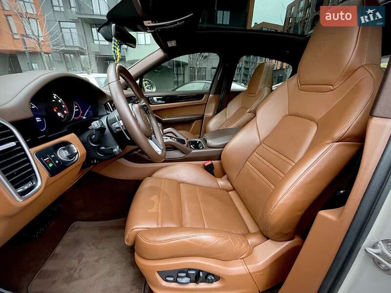 Внедорожник / Кроссовер Porsche Cayenne 2021 в Киеве