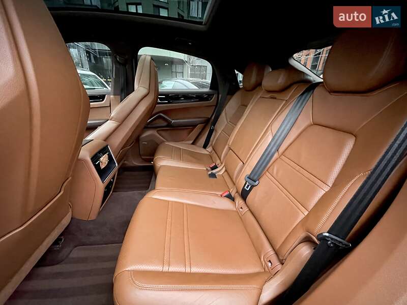 Внедорожник / Кроссовер Porsche Cayenne 2021 в Киеве