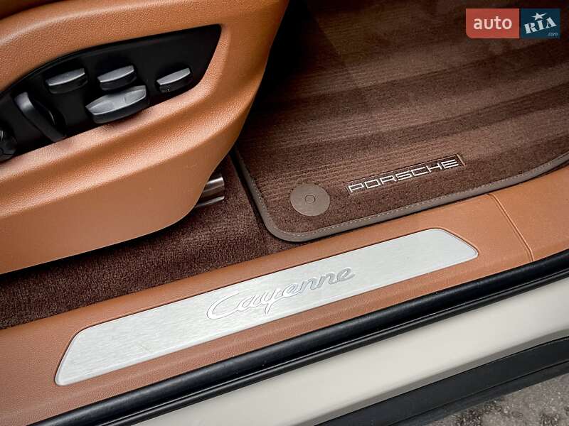 Внедорожник / Кроссовер Porsche Cayenne 2021 в Киеве