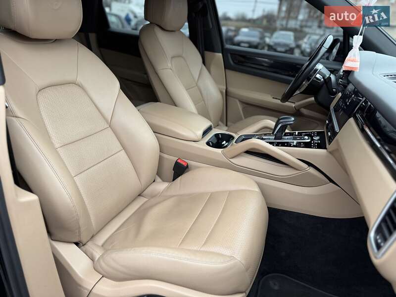 Внедорожник / Кроссовер Porsche Cayenne 2018 в Киеве фото 26 Внедорожник / Кроссовер Porsche Cayenne 2018 в Киеве