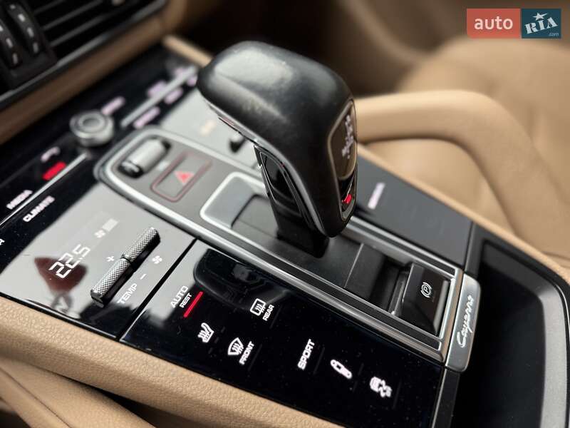 Внедорожник / Кроссовер Porsche Cayenne 2018 в Киеве фото 43 Внедорожник / Кроссовер Porsche Cayenne 2018 в Киеве