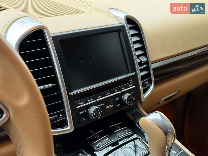 Внедорожник / Кроссовер Porsche Cayenne 2015 в Киеве