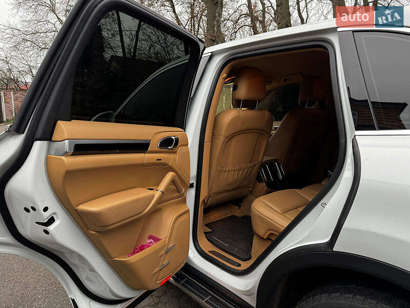 Внедорожник / Кроссовер Porsche Cayenne 2015 в Киеве