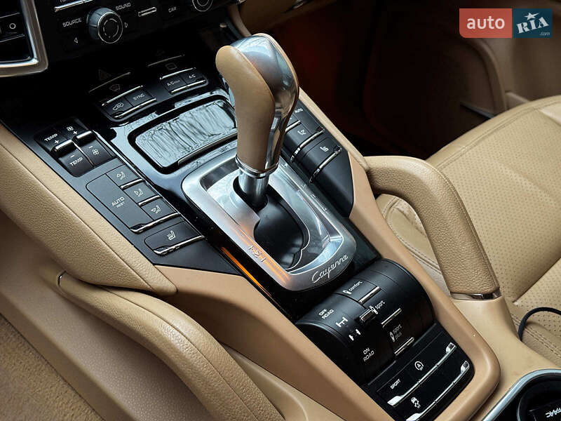 Внедорожник / Кроссовер Porsche Cayenne 2015 в Киеве