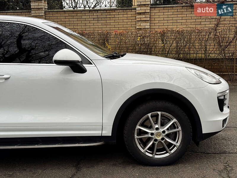 Внедорожник / Кроссовер Porsche Cayenne 2015 в Киеве