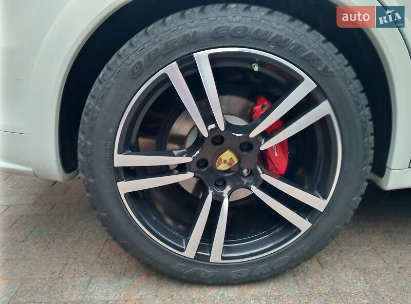 Внедорожник / Кроссовер Porsche Cayenne 2014 в Киеве