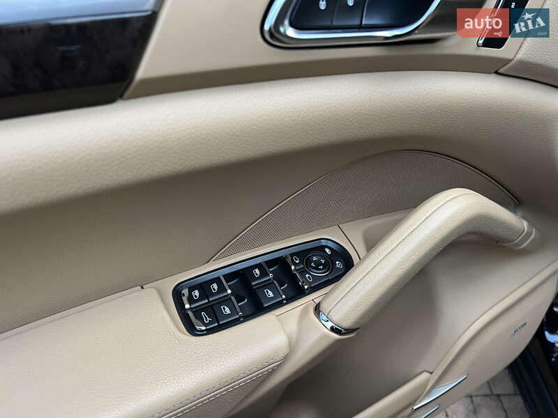 Внедорожник / Кроссовер Porsche Cayenne 2015 в Киеве фото 39 Внедорожник / Кроссовер Porsche Cayenne 2015 в Киеве