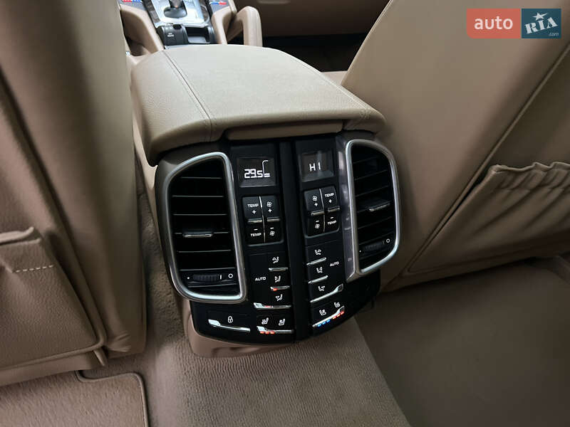 Внедорожник / Кроссовер Porsche Cayenne 2015 в Киеве фото 67 Внедорожник / Кроссовер Porsche Cayenne 2015 в Киеве