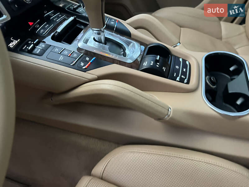 Внедорожник / Кроссовер Porsche Cayenne 2015 в Киеве фото 156 Внедорожник / Кроссовер Porsche Cayenne 2015 в Киеве