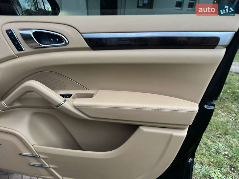 Внедорожник / Кроссовер Porsche Cayenne 2015 в Киеве фото 184 Внедорожник / Кроссовер Porsche Cayenne 2015 в Киеве