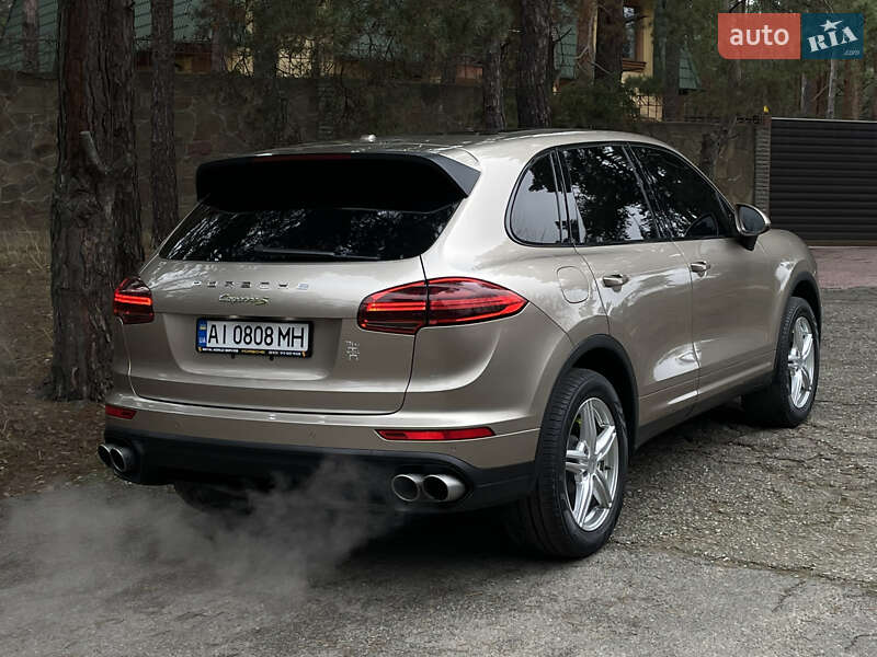 Внедорожник / Кроссовер Porsche Cayenne 2016 в Киеве