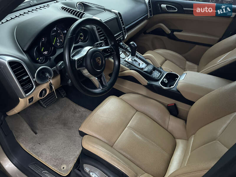 Внедорожник / Кроссовер Porsche Cayenne 2016 в Киеве
