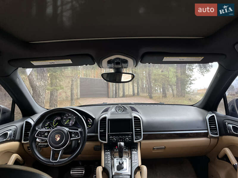 Внедорожник / Кроссовер Porsche Cayenne 2016 в Киеве