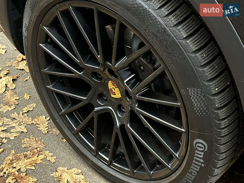 Внедорожник / Кроссовер Porsche Cayenne 2019 в Киеве