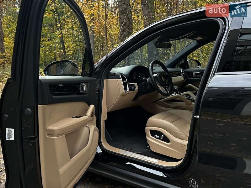 Внедорожник / Кроссовер Porsche Cayenne 2019 в Киеве