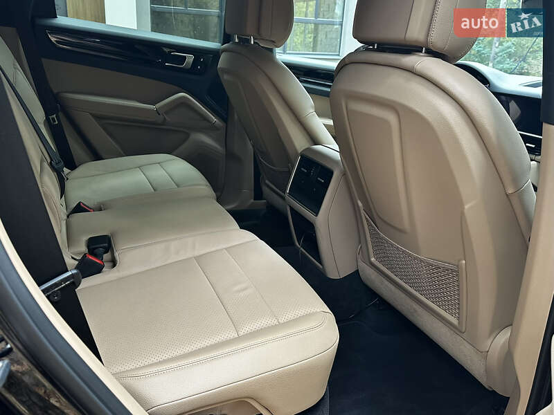 Внедорожник / Кроссовер Porsche Cayenne 2019 в Киеве