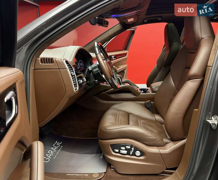 Внедорожник / Кроссовер Porsche Cayenne 2019 в Киеве фото 27 Внедорожник / Кроссовер Porsche Cayenne 2019 в Киеве