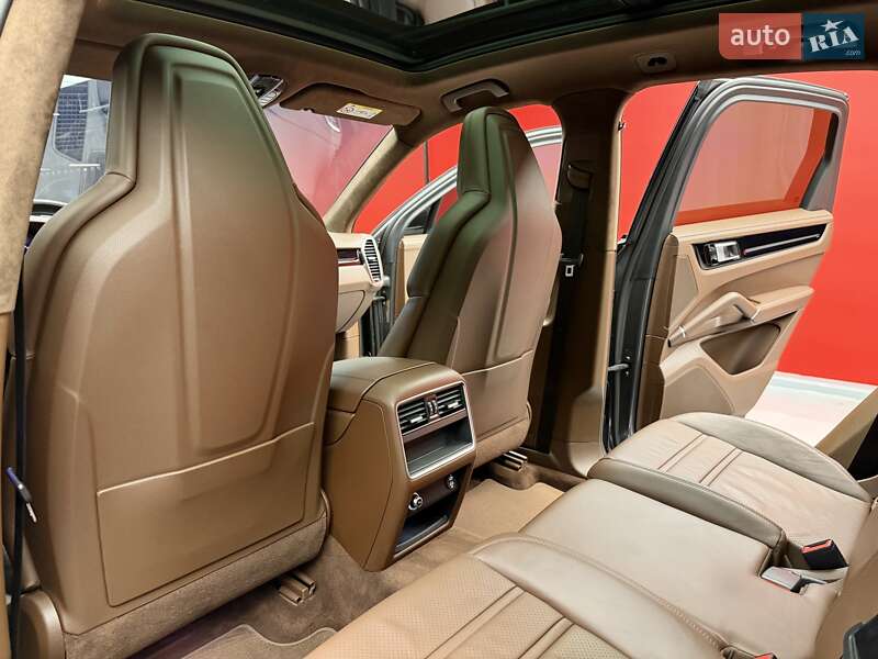 Внедорожник / Кроссовер Porsche Cayenne 2019 в Киеве фото 44 Внедорожник / Кроссовер Porsche Cayenne 2019 в Киеве