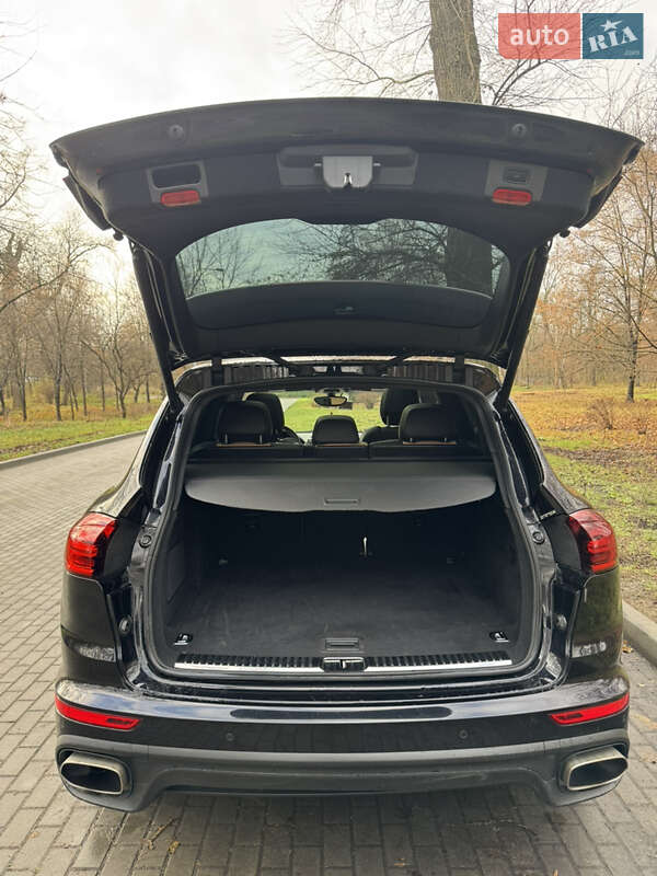 Внедорожник / Кроссовер Porsche Cayenne 2016 в Киеве