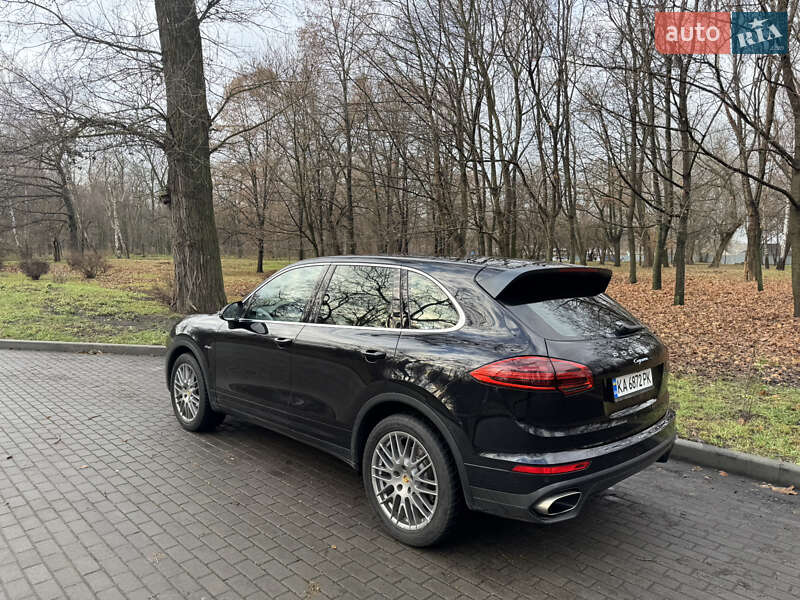 Внедорожник / Кроссовер Porsche Cayenne 2016 в Киеве