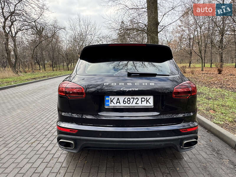 Внедорожник / Кроссовер Porsche Cayenne 2016 в Киеве