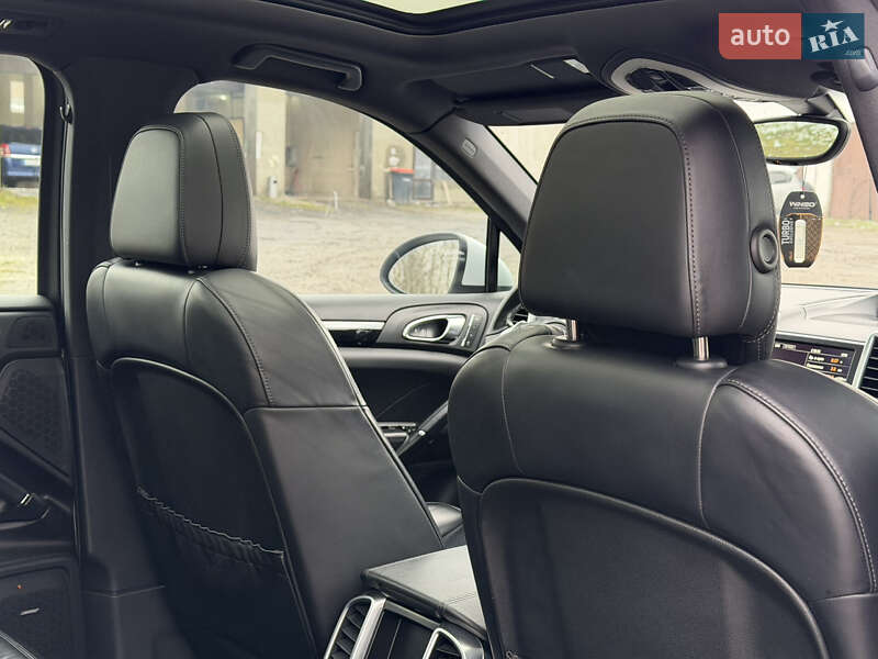 Внедорожник / Кроссовер Porsche Cayenne 2014 в Ковеле