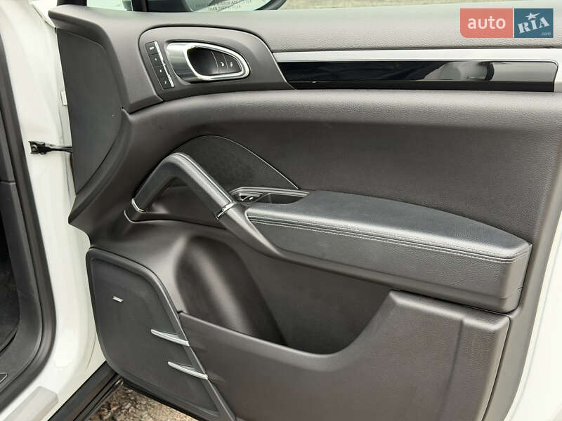 Внедорожник / Кроссовер Porsche Cayenne 2014 в Ковеле