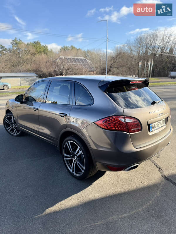 Внедорожник / Кроссовер Porsche Cayenne 2013 в Киеве