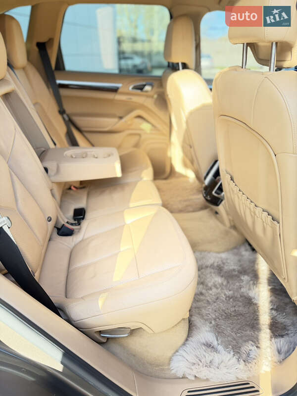 Внедорожник / Кроссовер Porsche Cayenne 2013 в Киеве