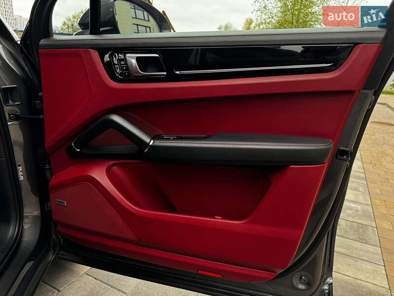 Внедорожник / Кроссовер Porsche Cayenne 2019 в Киеве фото 33 Внедорожник / Кроссовер Porsche Cayenne 2019 в Киеве