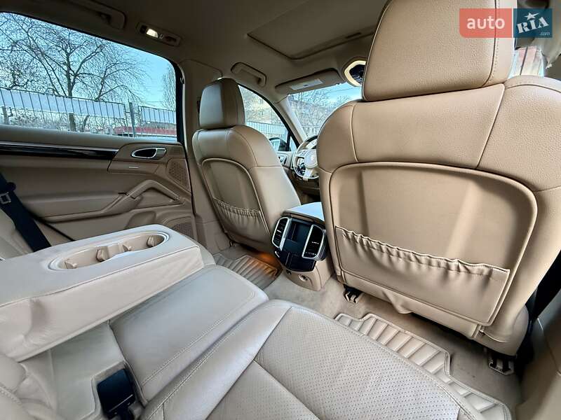 Внедорожник / Кроссовер Porsche Cayenne 2012 в Одессе