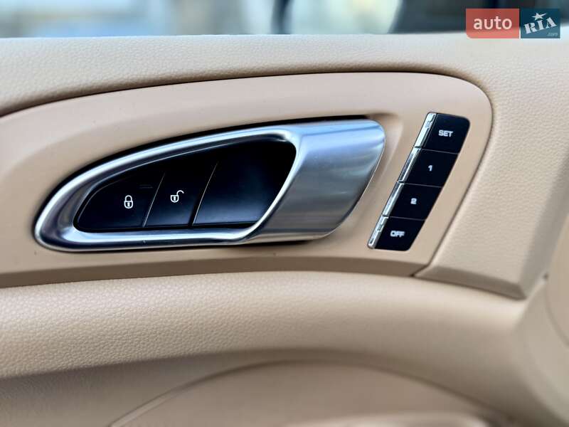 Внедорожник / Кроссовер Porsche Cayenne 2012 в Одессе