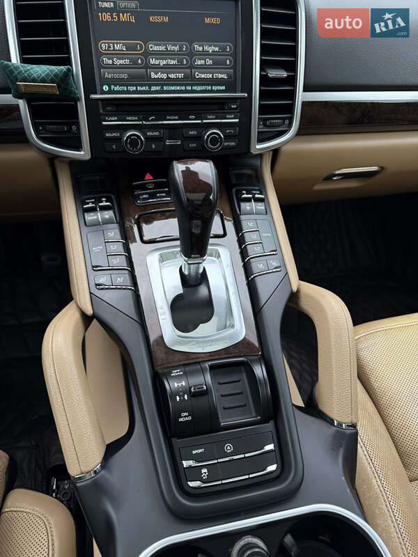 Внедорожник / Кроссовер Porsche Cayenne 2015 в Киеве