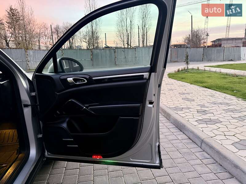 Внедорожник / Кроссовер Porsche Cayenne 2013 в Одессе