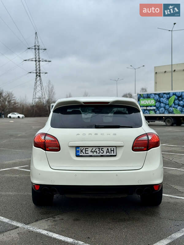 Внедорожник / Кроссовер Porsche Cayenne 2011 в Киеве