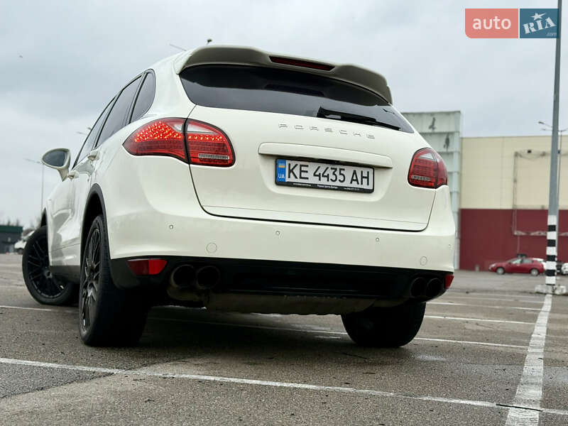 Внедорожник / Кроссовер Porsche Cayenne 2011 в Киеве