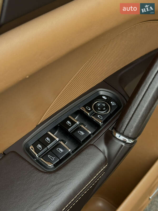 Внедорожник / Кроссовер Porsche Cayenne 2011 в Киеве