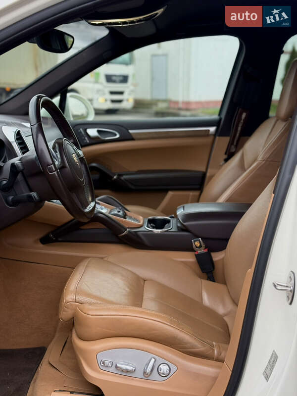 Внедорожник / Кроссовер Porsche Cayenne 2011 в Киеве